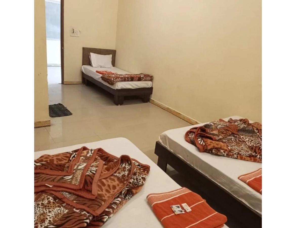 Hotel Mahakal Vishram, Ujjain Bagian luar foto