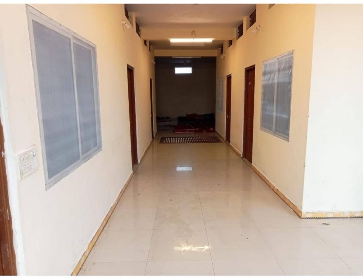 Hotel Mahakal Vishram, Ujjain Bagian luar foto