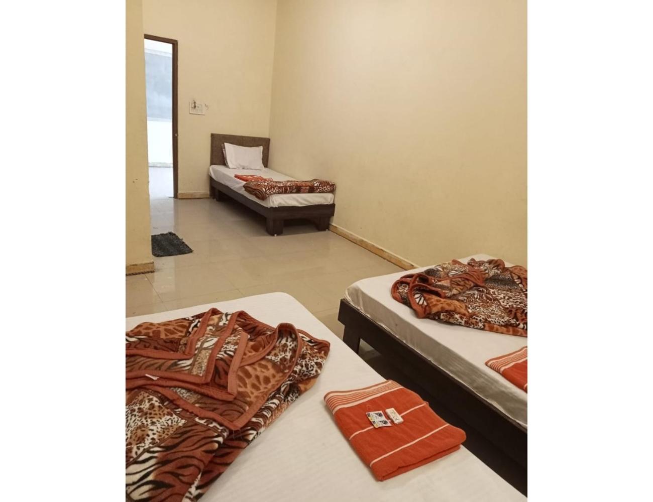 Hotel Mahakal Vishram, Ujjain Bagian luar foto