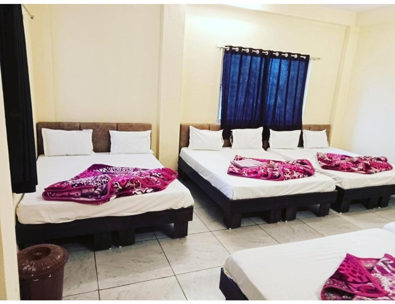 Hotel Mahakal Vishram, Ujjain Bagian luar foto