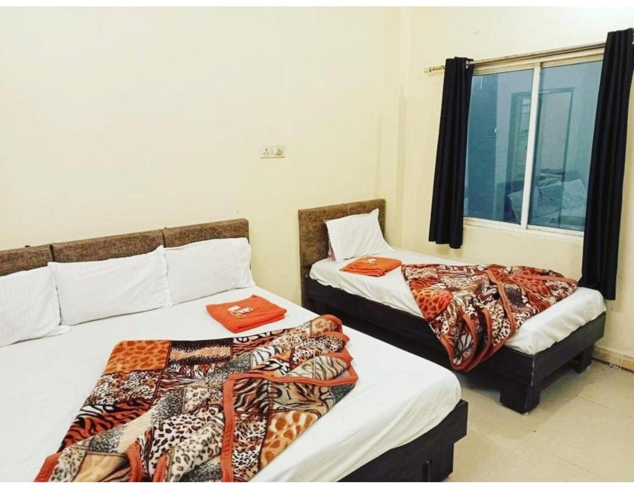Hotel Mahakal Vishram, Ujjain Bagian luar foto